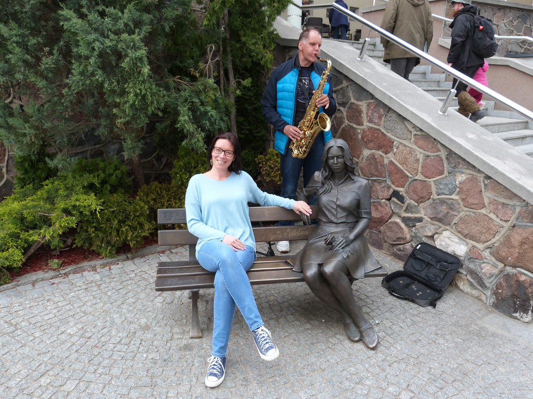 11.38 - P1100977 (Yvonne)