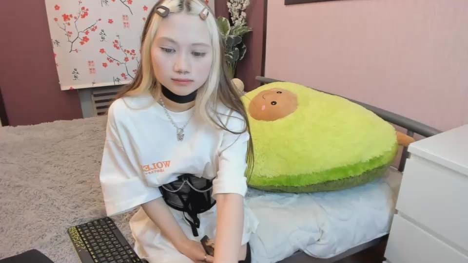 Celine_close Chaturbate Apr 27 2021 02-54-21