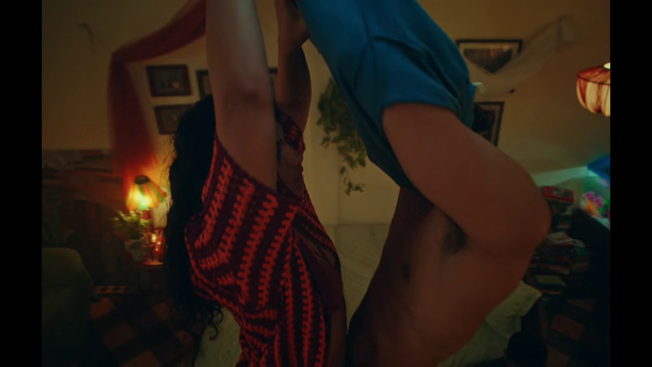 [Image: vlcsnap-2025-12-21-22h13m08s426.png]