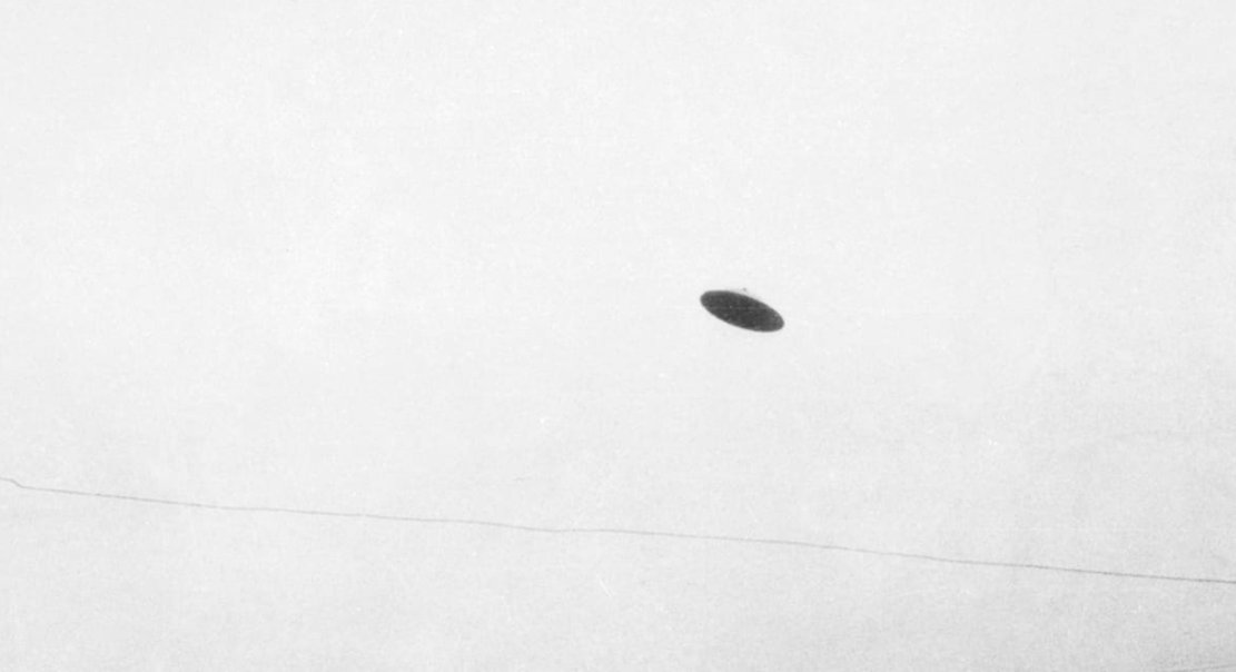 Reporter afferma che gli Stati Uniti nascondono resti di UFO OVNI