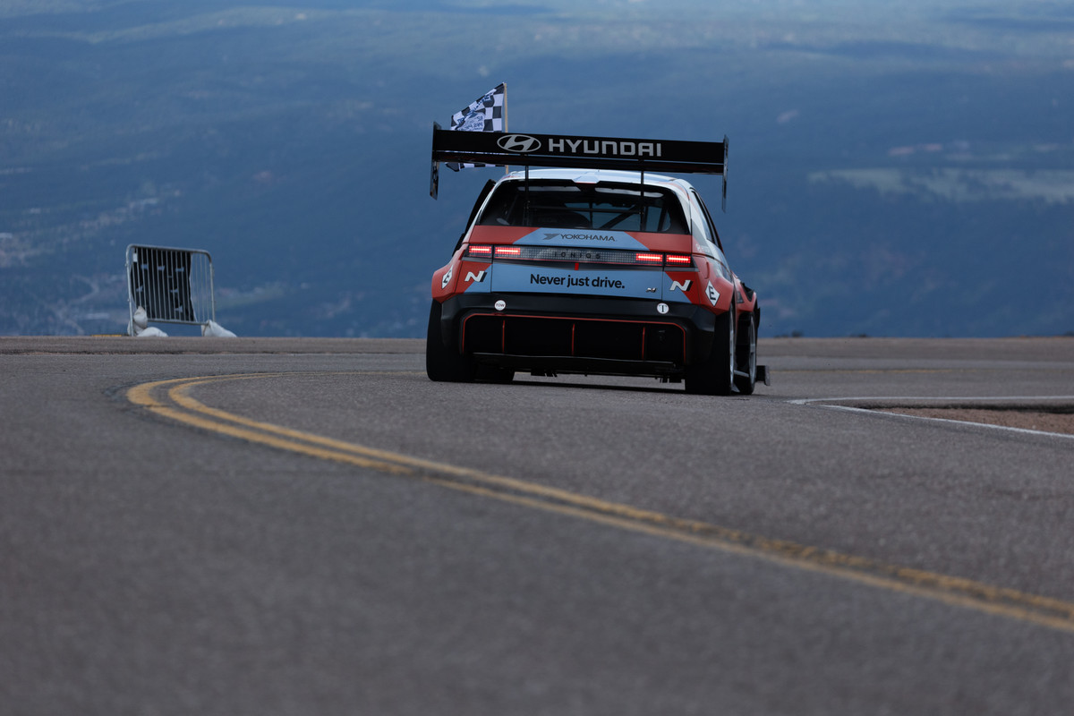 60176-HyundaiMotorsIONIQ5NSetsBenchmarkforCrossoverEVsatPikesPeakInternationalHillClimb
