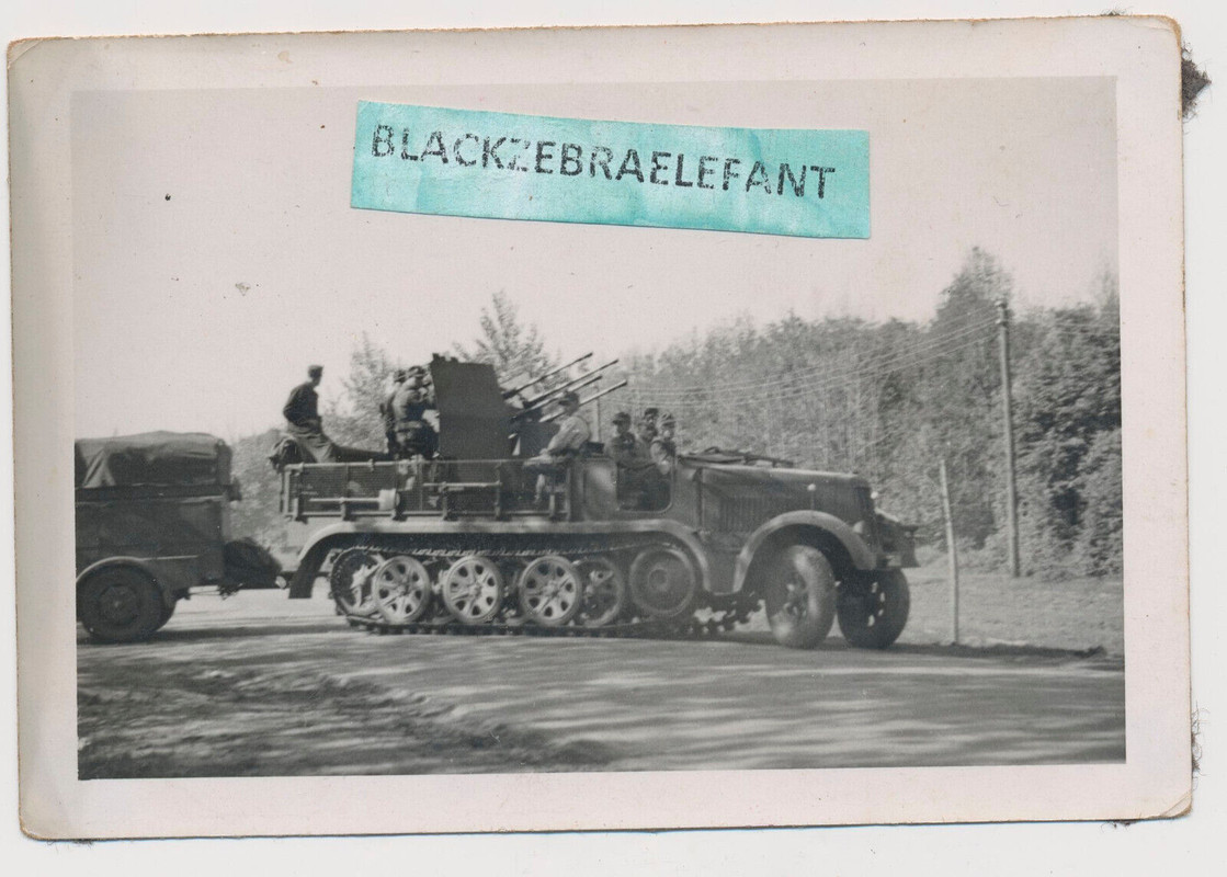 Foto wk2 WH Panzer Spähwagen mit VIERLING Flak Geschütz