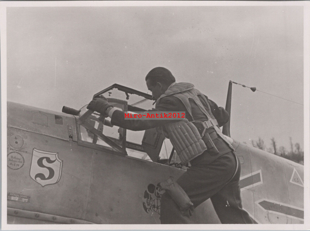 Foto, Fliegerhorst Théville, Messerschmitt Bf 109, Frankreich 1943 3(G)50807