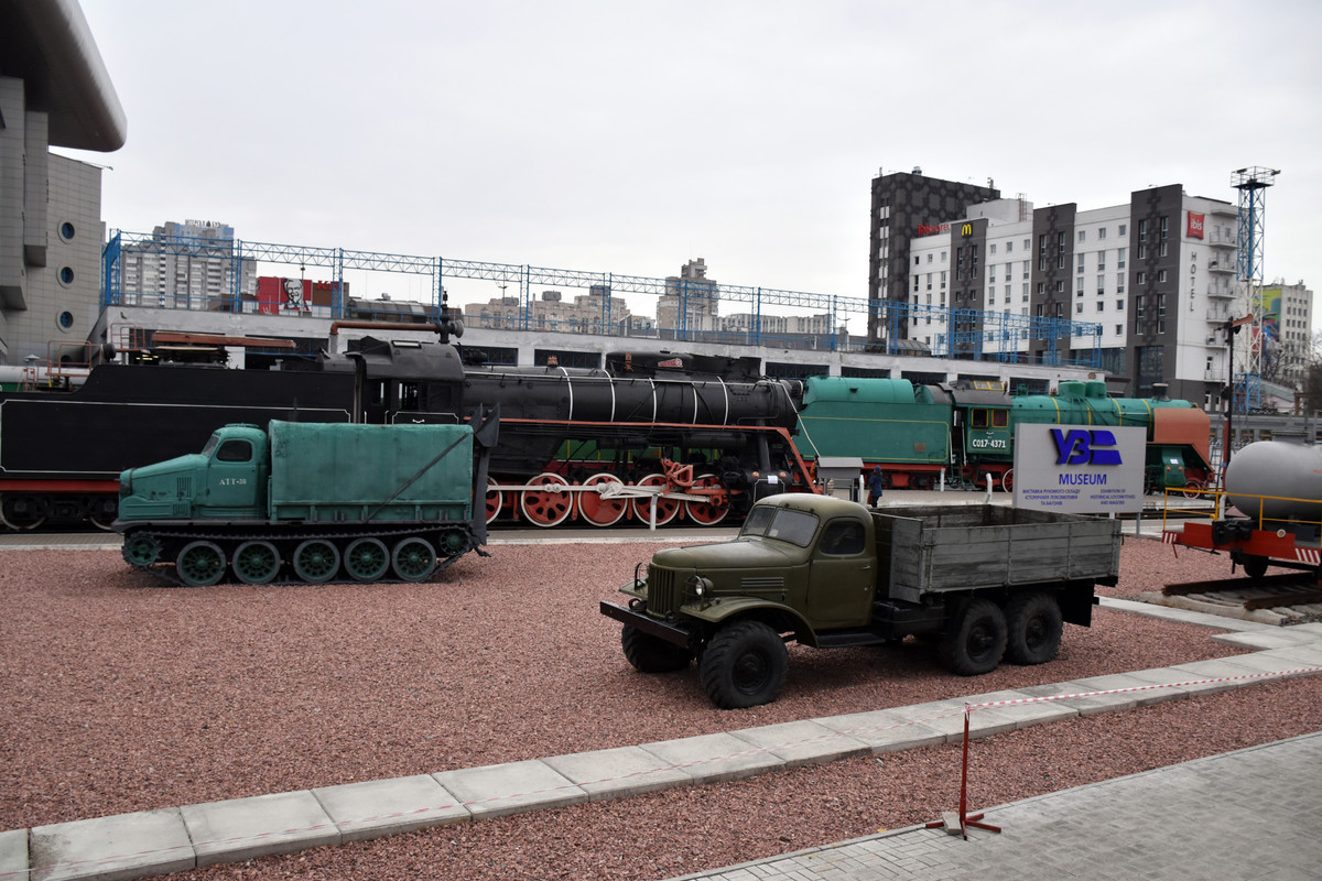 Exhibition_of_Historical_Locomotives_and_Wagons_in_Kiev_(01)