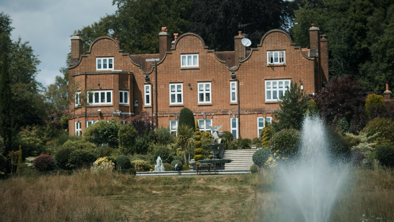 mpv-shot_Sharon.and.Ozzy.Osbourne.Coming.Home.2025.1080p.AMZN.WEB-DL.AVC-Нечипорук_00_46_33_0009