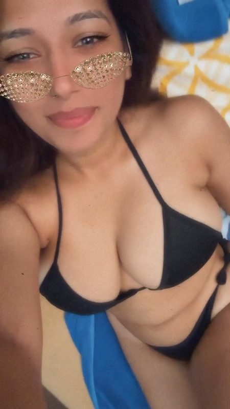 Rasha Kirmani hot big boobs navel in black bikini.mp4_snapshot_00.10.356