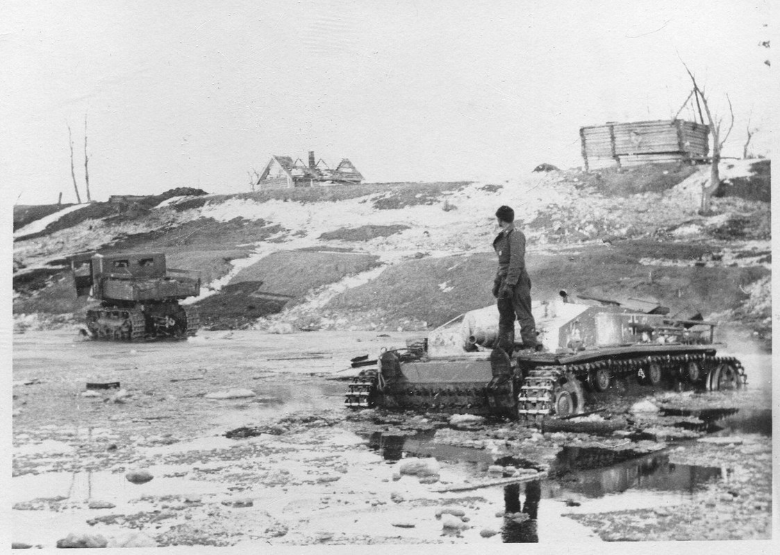 Sturmgeschütz Panzer und Raupenschlepper Traktor