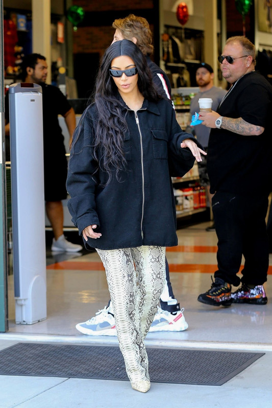 kim-kardashian-on-the-set-of-kuwtk-in-thousand-oaks-09-25-2018-2