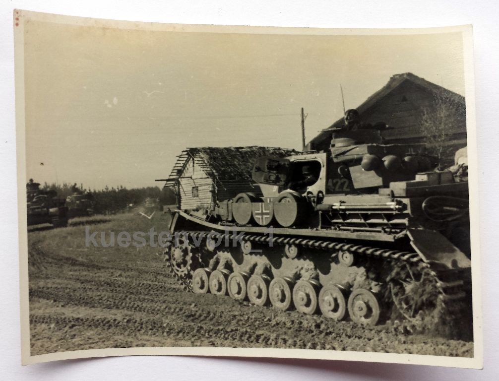 Panzer Panzerfahrer Vormarschstraße Balkenkreuz 2.WK Nummer 422 