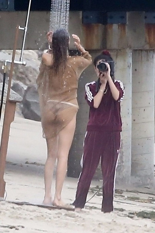 Bella-Hadid-See-Through-Nude-upskirtSTARS.com (43)