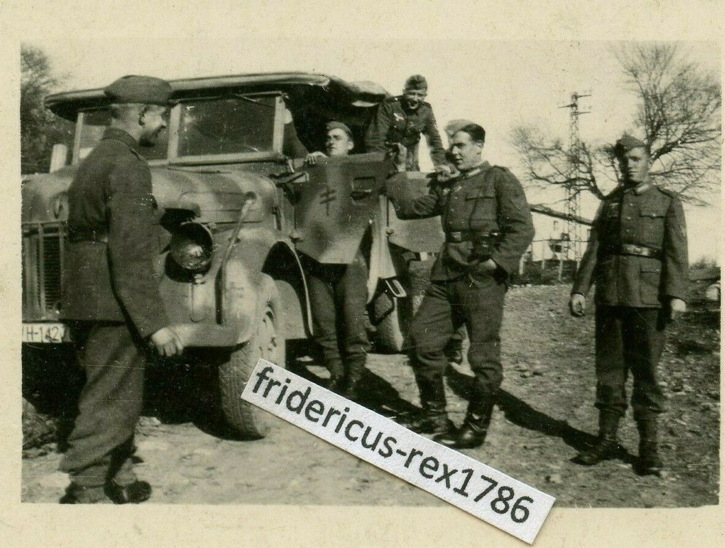 Foto WH Mannschaftswagen Steyr 1500A Tarnanstrich camo bei Magdeburg Kennung