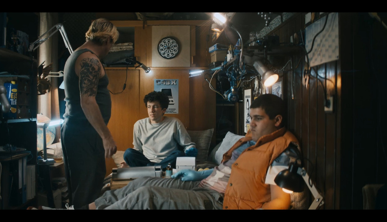 How to Sell Drugs Online (Fast) Movie Screenshot