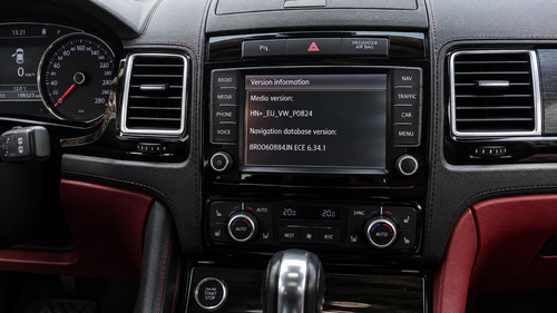 Volkswagen-Touareg-RNS-Custom-Navigation-Maps-Europe.jpg