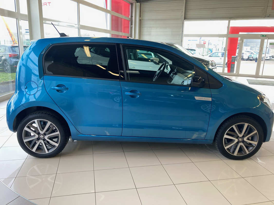 38AFE336-1095-4D07-AF6C-D9D58A6915FF