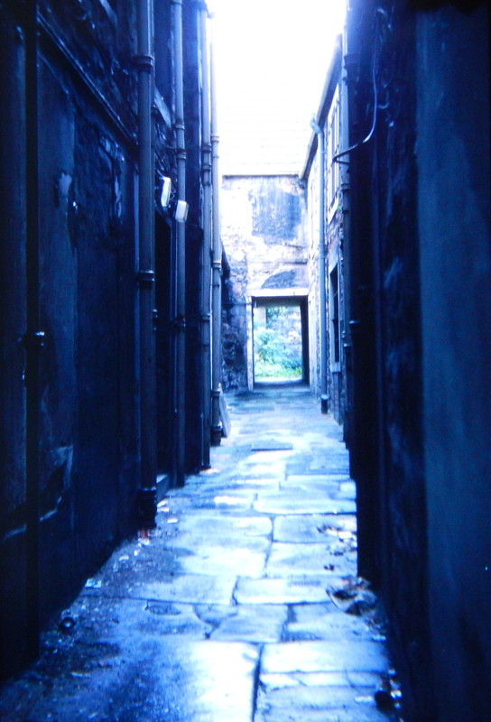 DSCN3104 Inverness alley off High St
