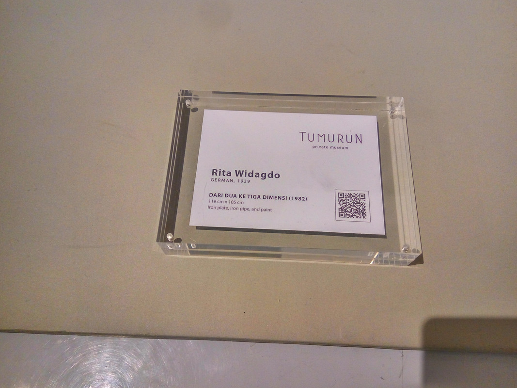 Plakat Nama untuk memberi informasi tentang karya seni yang ada di Tumurun Private Museum
