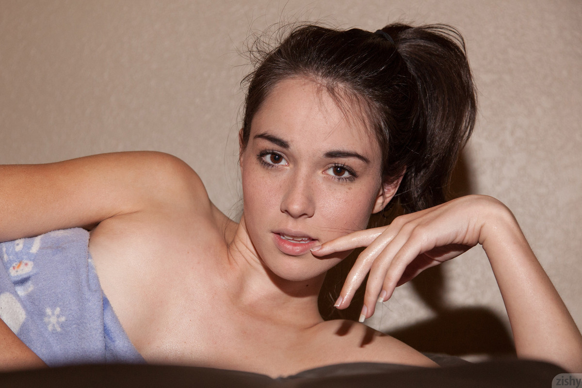 emily_grey_zishy_08