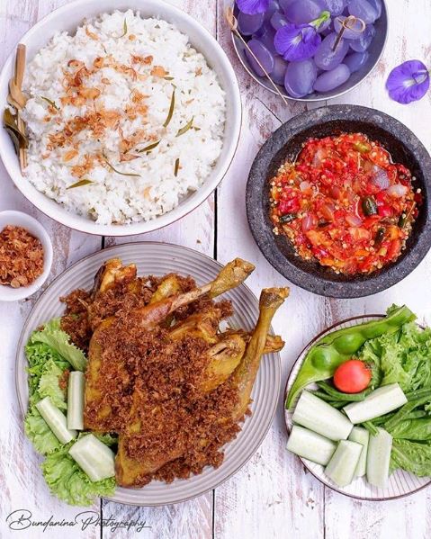Ayam goreng serundeng