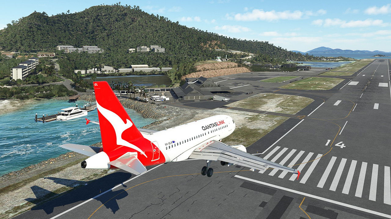 Hamilton-Island-Airport-YBHM-A318-2.jpg