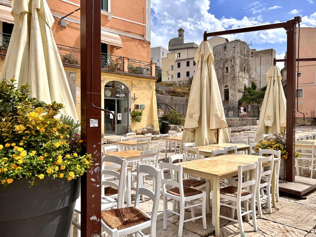 Жаркий сентябрь на побережье Тирренского моря. Жаркий сентябрь на побережье Тирренского моря.