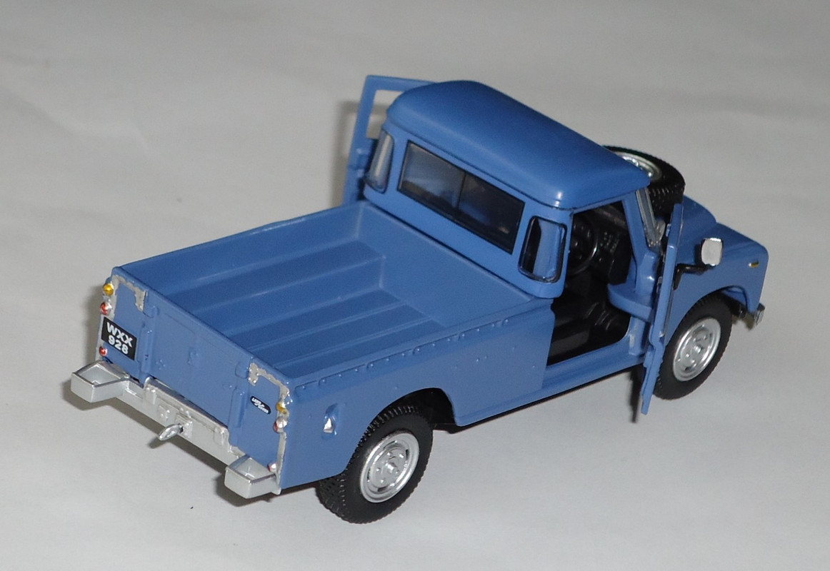 Land-Rover-109 (series III) Pickup2