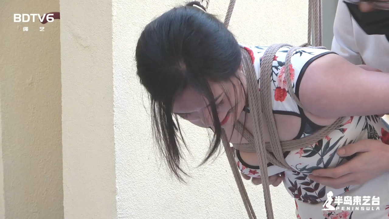 半岛束艺 扎林娜跪吊口水收集.mp4_20210310_131432.594