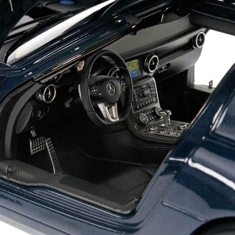 1:18 Minichamps Mercedes-Benz SLS AMG