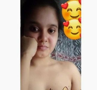 Bangladeshi cute girl showing her boob and Fingering in her pssy closeup
