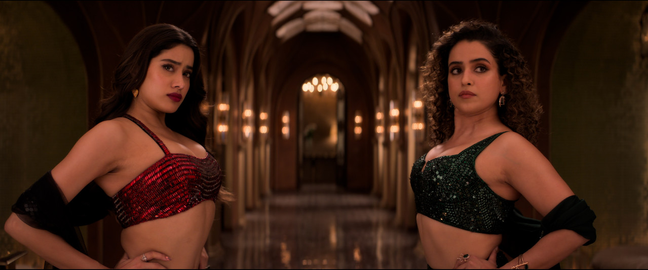 cleavage 00 01 05 15 Still011