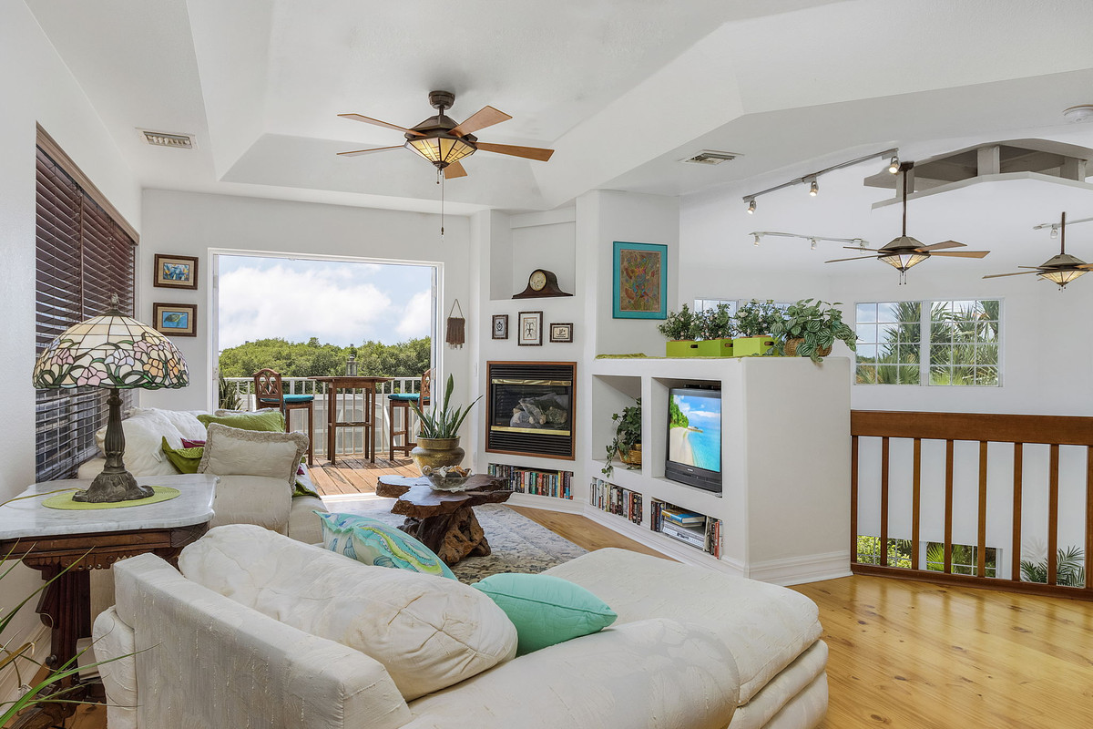 16900 Carolyn Lane