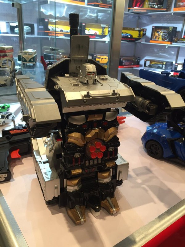 CbL0EJzW8AESxHV__scaled_800