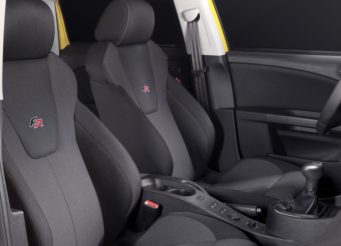 Seat-Leon_FR_2007_interior-crop