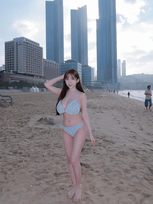 甜美直播主火辣身材照