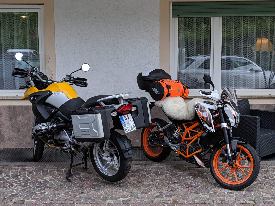 00000IMG_00000_BURST20190807082510913_COVER