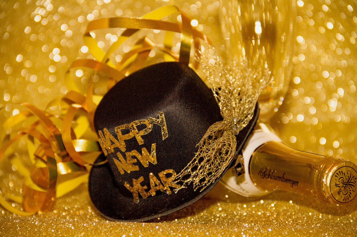 Goldhppynewyear.jpg