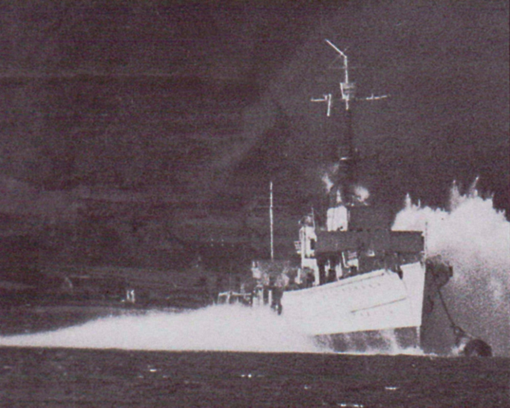 HMS Nonsuch (D.107) испытания на устойчивость спльников гребных валов подводным взрывам, октябрь 194