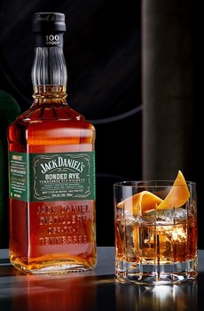 Jack-Daniels-Bonded-Rye-Whiskey.jpg