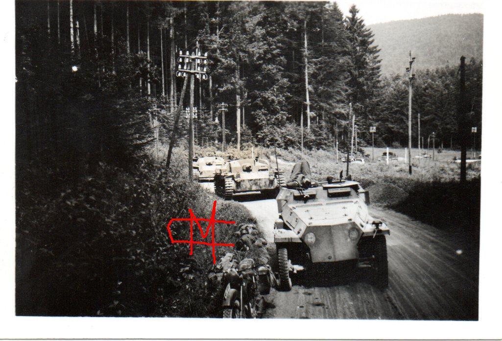 Orig.foto Deutsche Sturmgeschütz und SPW im einsatz 1941