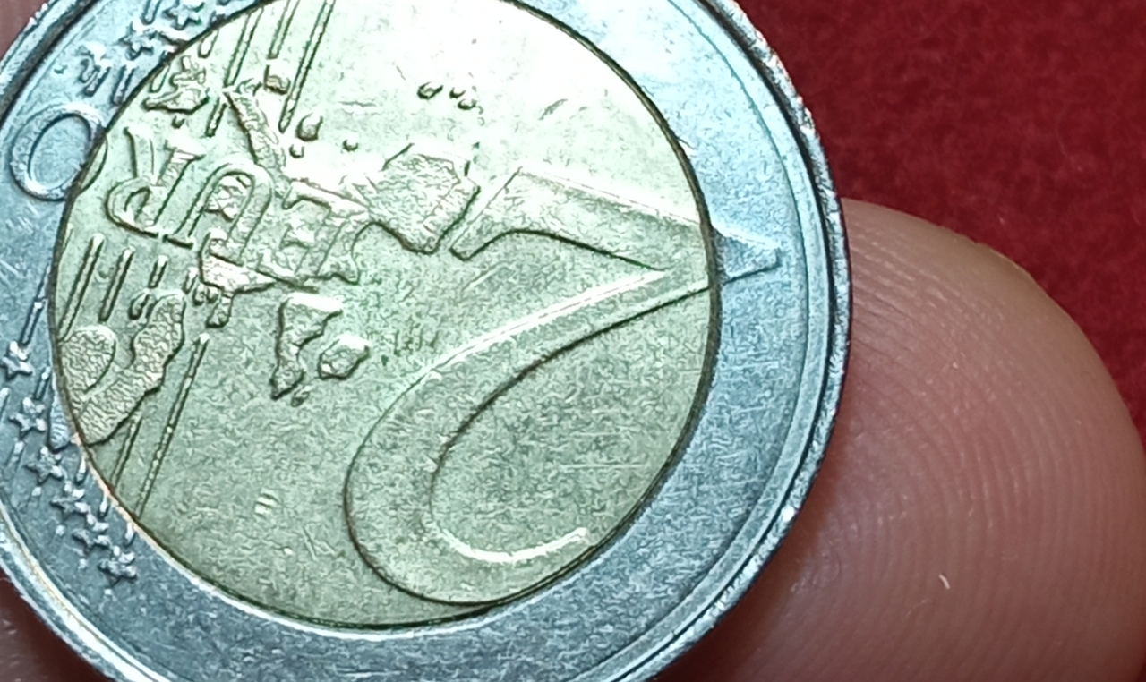 Dos euros de belgica del 2000 mal troquelada en el reverso. Yyyyyyyyyaa