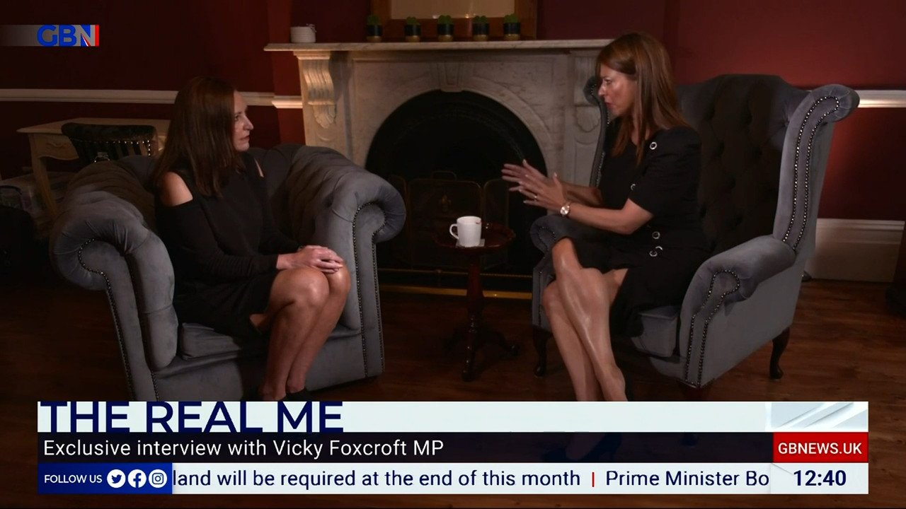 09.06 - 12.00.00 - The Briefing Lunchtime with Gloria De Piero. Your ....ts_snapshot_41.38.044