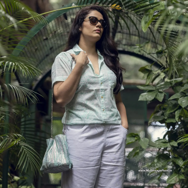 24-Girija-Oak-Godbole-Hot-Photos-HD-Mobile-Wallpaper-In-Western-Outfits-My-Vantage-Point