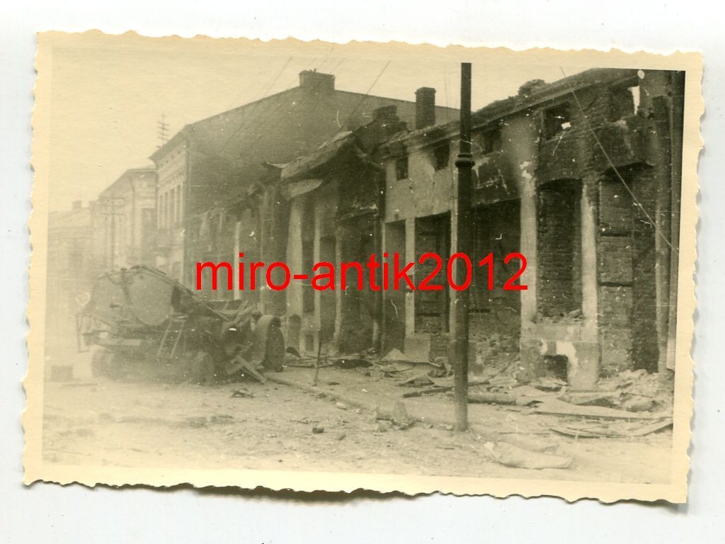 Foto, Wehrmacht, Blick auf Ruinen, zerstörter Ta