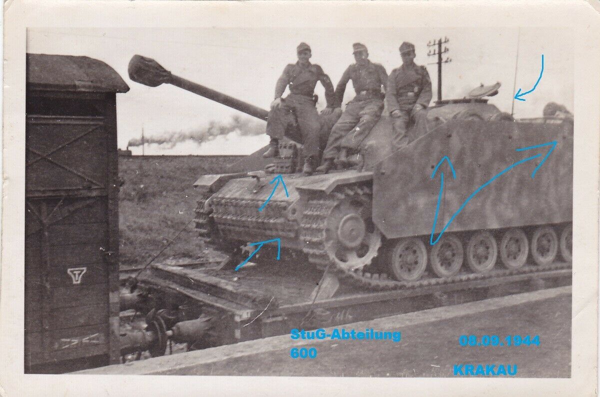 Sturmgeschütz mit Seitenschürze   CAMO Krakau 1944 Stug Abteilun