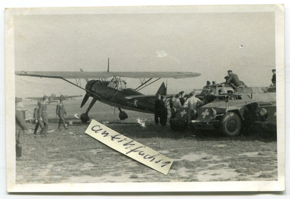 Militär-Aufklärer-Flugzeug Hs 126 mit   K neben 