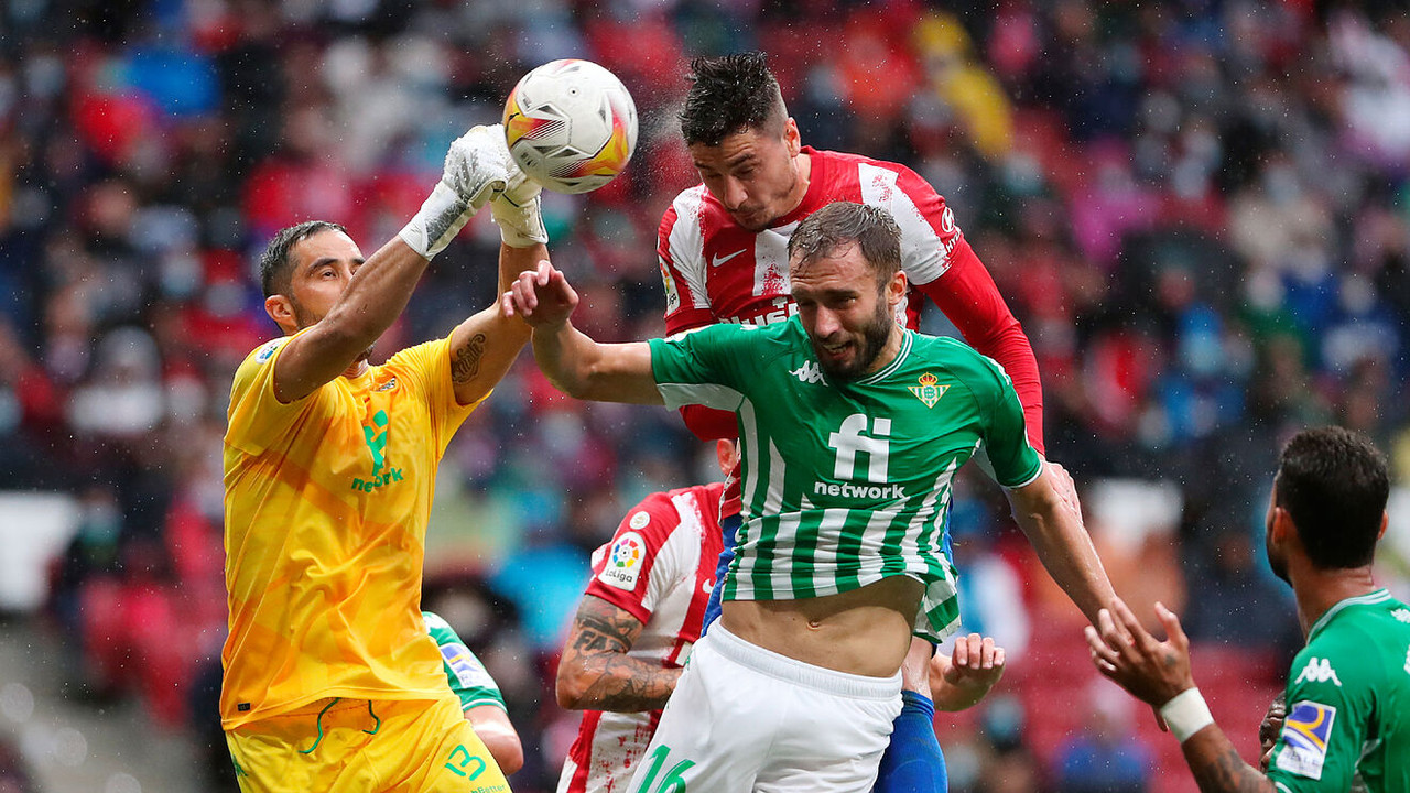 Polémica en el partido Atlético de Madrid vs Betis por el VAR y el árbitro