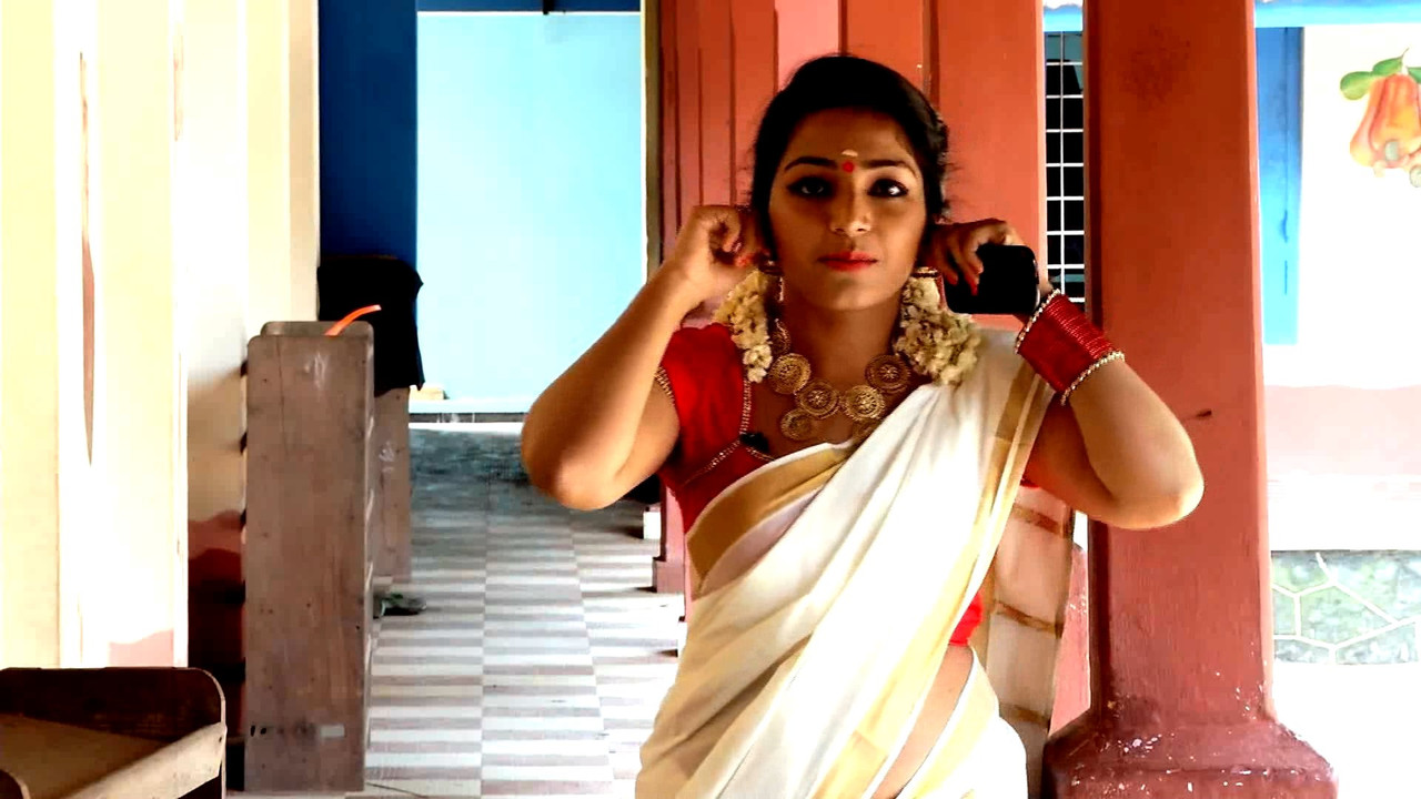 Rajisha Vijayan Sexy navel Slips.divx_snapshot_00.12.910