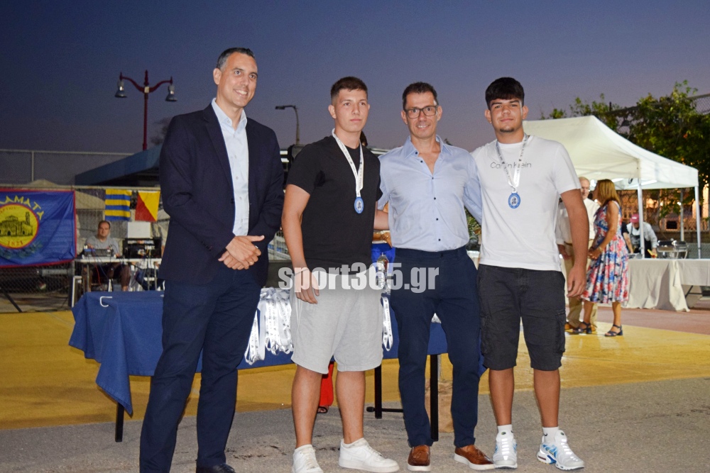 , 100 &Chi;&rho;ό&nu;&iota;&alpha; &Alpha;&theta;&lambda;&eta;&tau;&iota;&kappa;ή&sigmaf; &Pi;&rho;&omicron;&sigma;&phi;&omicron;&rho;ά&sigmaf;: &Omicron; &Nu;&alpha;&upsilon;&tau;&iota;&kappa;ό&sigmaf; Ό&mu;&iota;&lambda;&omicron;&sigmaf; &Kappa;&alpha;&lambda;&alpha;&mu;ά&tau;&alpha;&sigmaf; “&Omicron; &Pi;&omicron;&sigma;&epsilon;&iota;&delta;ώ&nu;” &gamma;&iota;ό&rho;&tau;&alpha;&sigma;&epsilon; &mu;&epsilon; &lambda;&alpha;&mu;&pi;&rho;ό&tau;&eta;&tau;&alpha; (&Epsilon;&iota;&kappa;ό&nu;&epsilon;&sigmaf; & &beta;ί&nu;&tau;&epsilon;&omicron;)