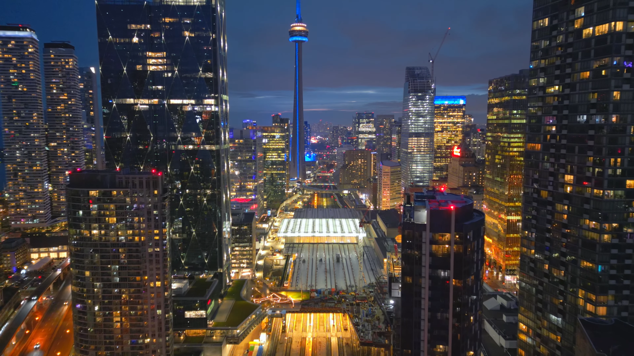 15-Another-flight-along-CN-Rail-in-Toronto-downtown-core-00-03-57.png