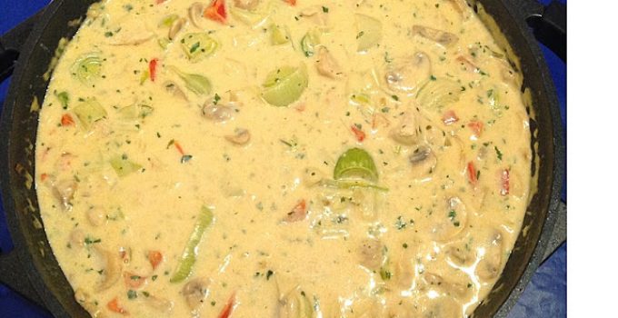 Hähnchen-Curry-Lauch-Suppe Ideale Partysuppe Hähnchen-Curry-Lauch-Suppe Ideale Partysuppe