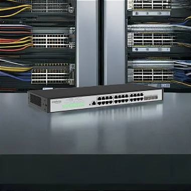 Outra vista do Switch Intelbras S3028G-B Lite, enfatizando a qualidade de construção para rack.